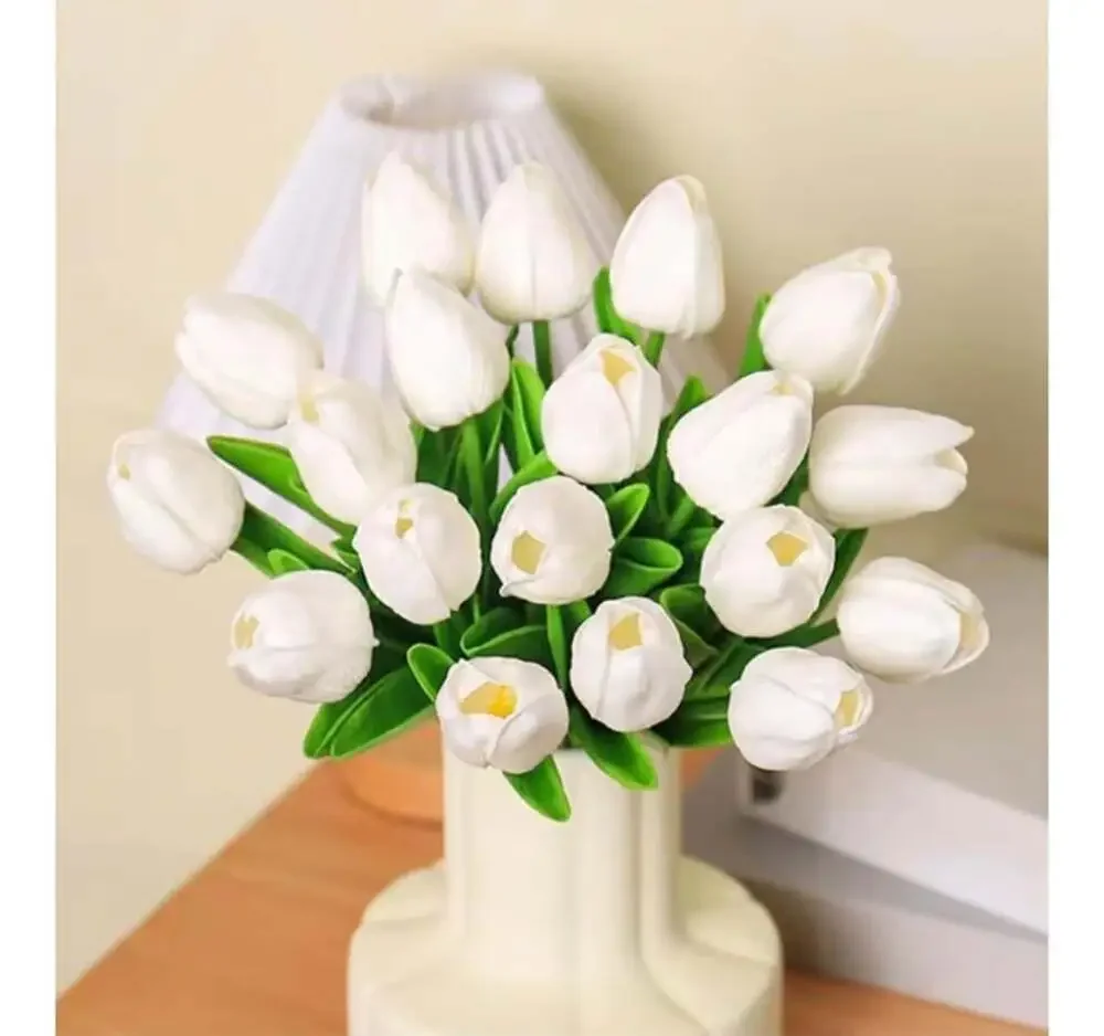 HIMUTAIN‎ 20-Piece Artificial White Tulip Bouquet with Gift Box and Ribbon